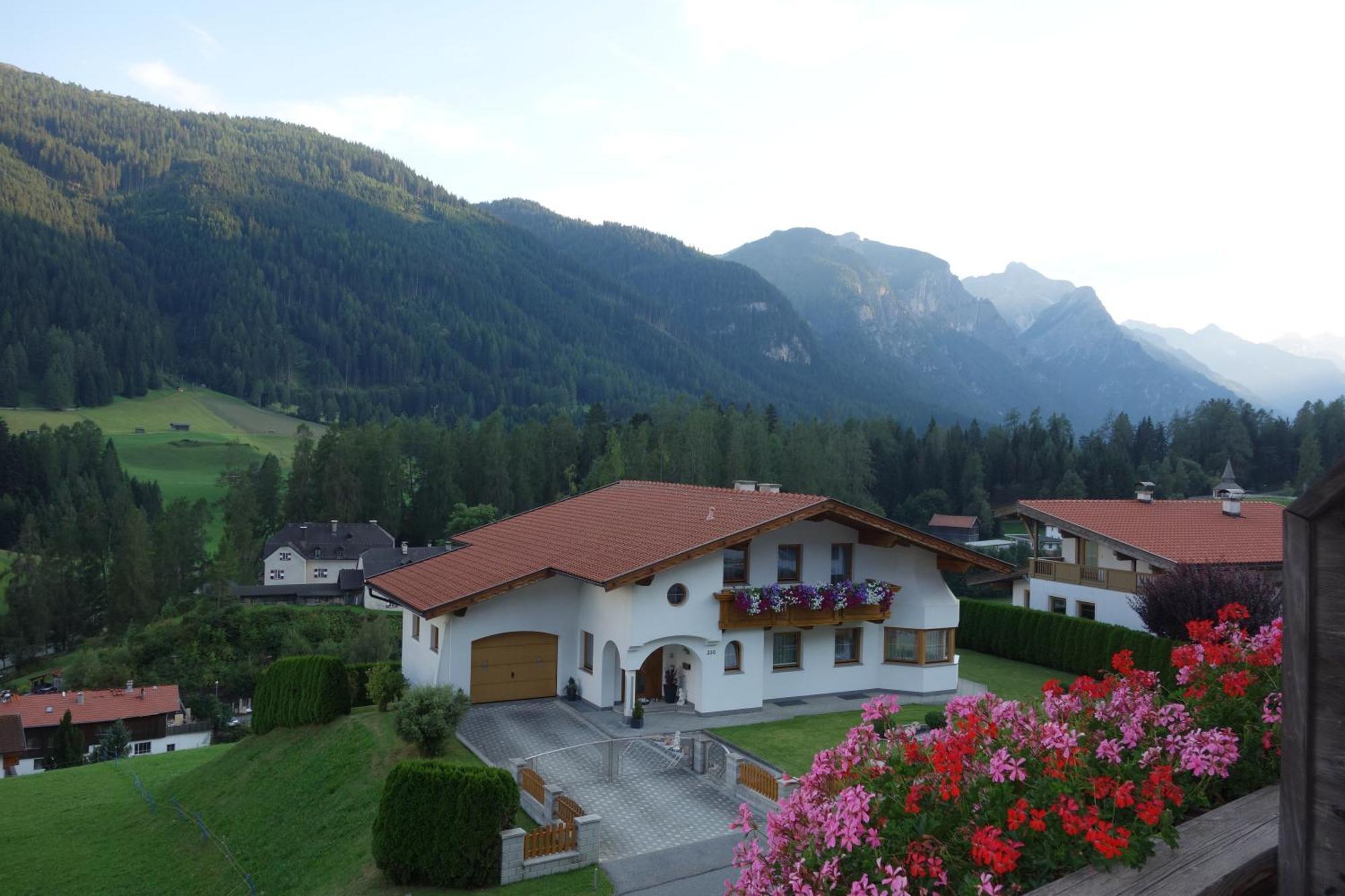Alpen Gasthof Apartments Hohe Burg Trins Zewnętrze zdjęcie